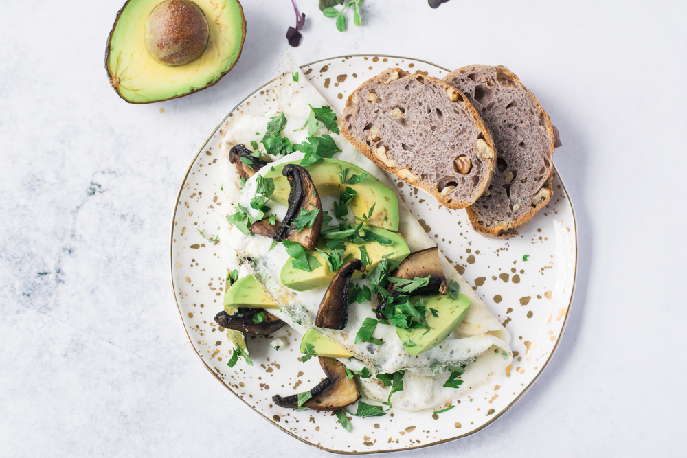 Omelette aux blancs d’oeufs avocat, shitake & fromage de chèvre
