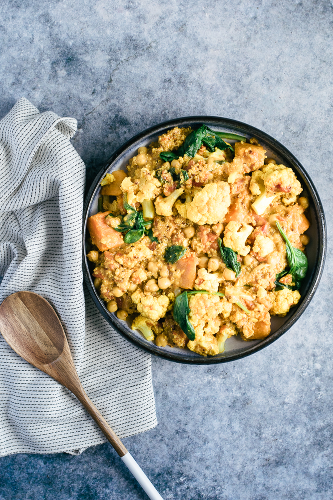 Cari végétarien au quinoa, pois chiches et patate douce